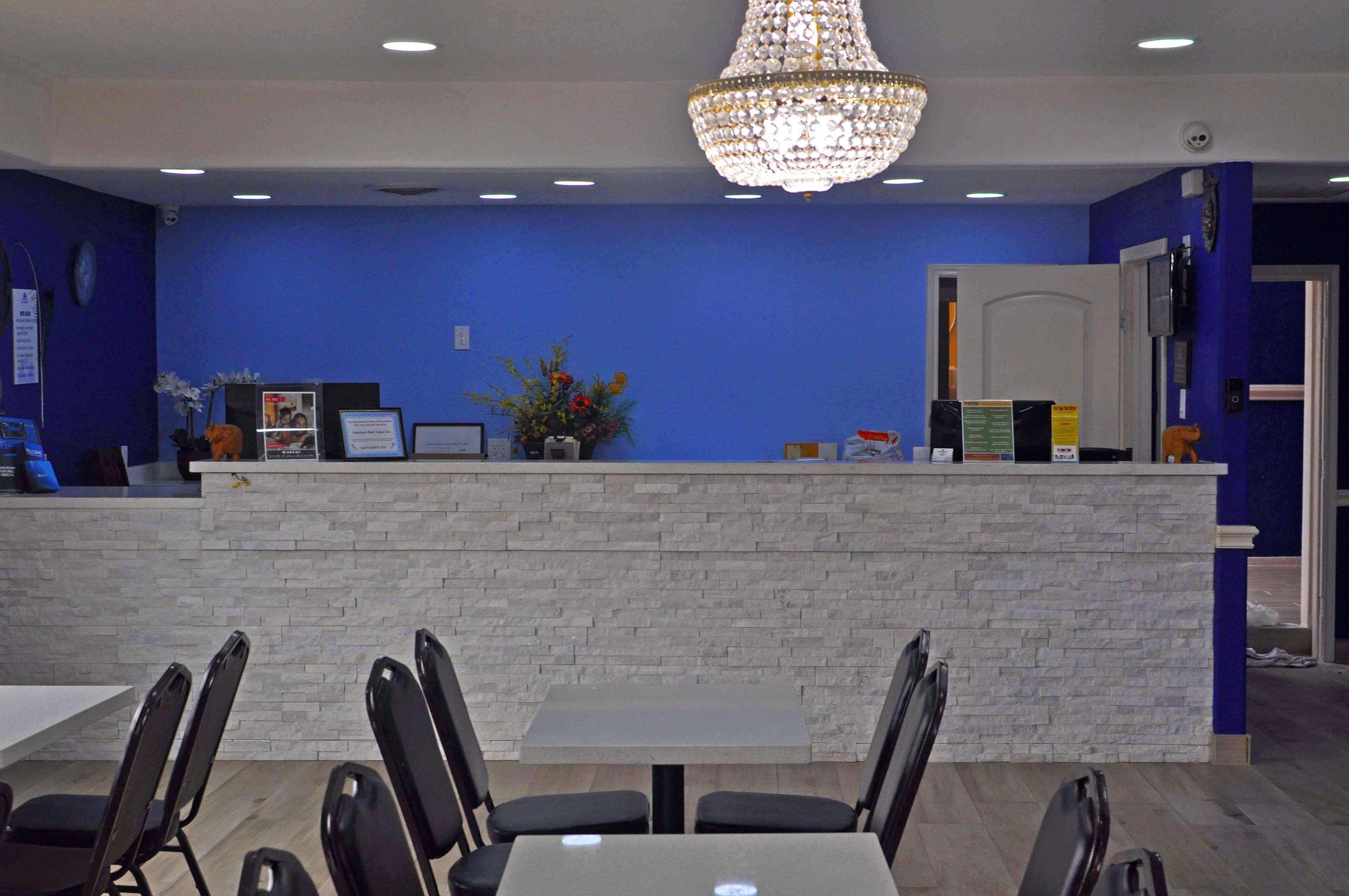 Americas Best Value Inn & Suites Бренем Екстер'єр фото