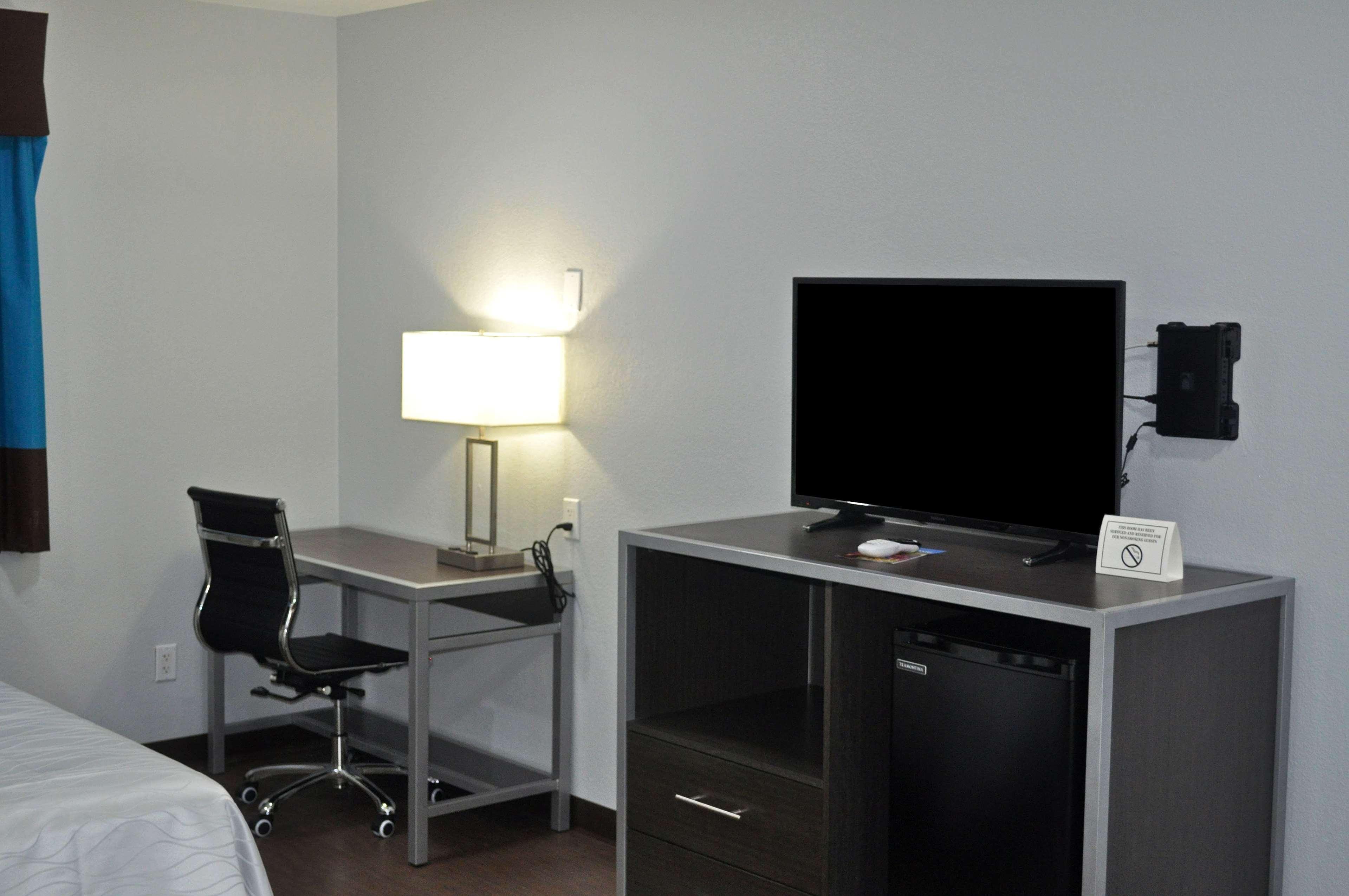 Americas Best Value Inn & Suites Бренем Екстер'єр фото