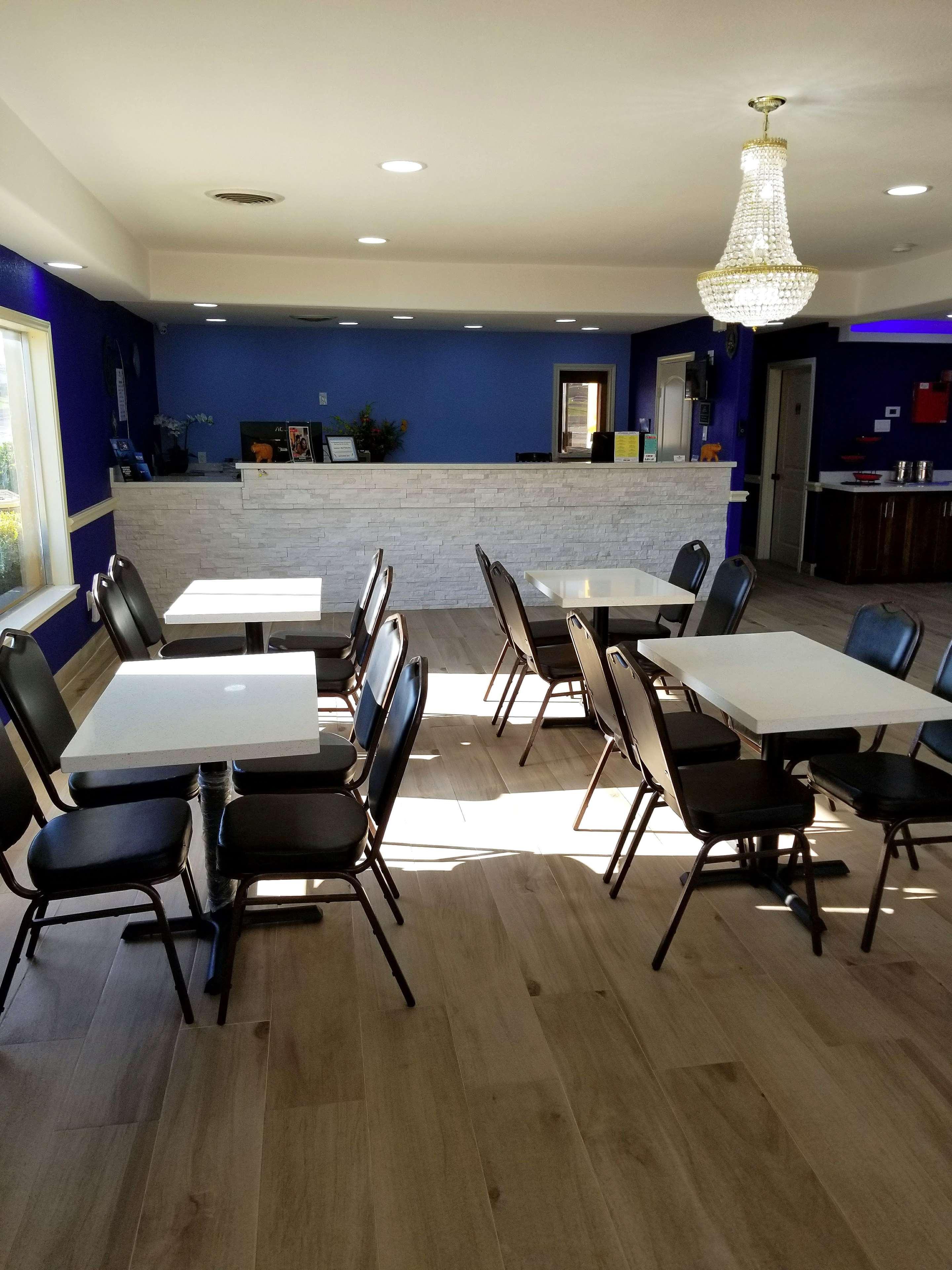Americas Best Value Inn & Suites Бренем Екстер'єр фото