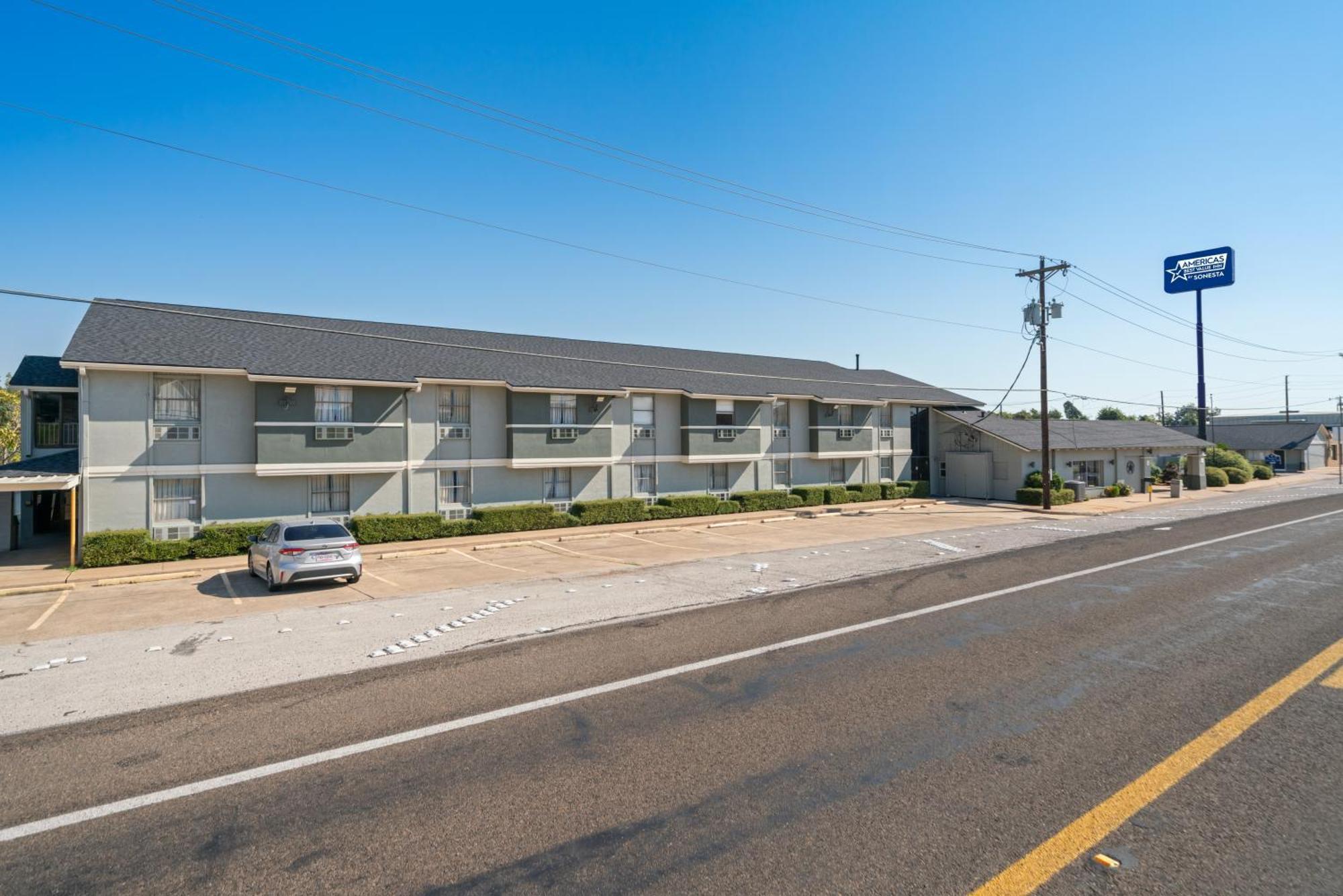 Americas Best Value Inn & Suites Бренем Екстер'єр фото