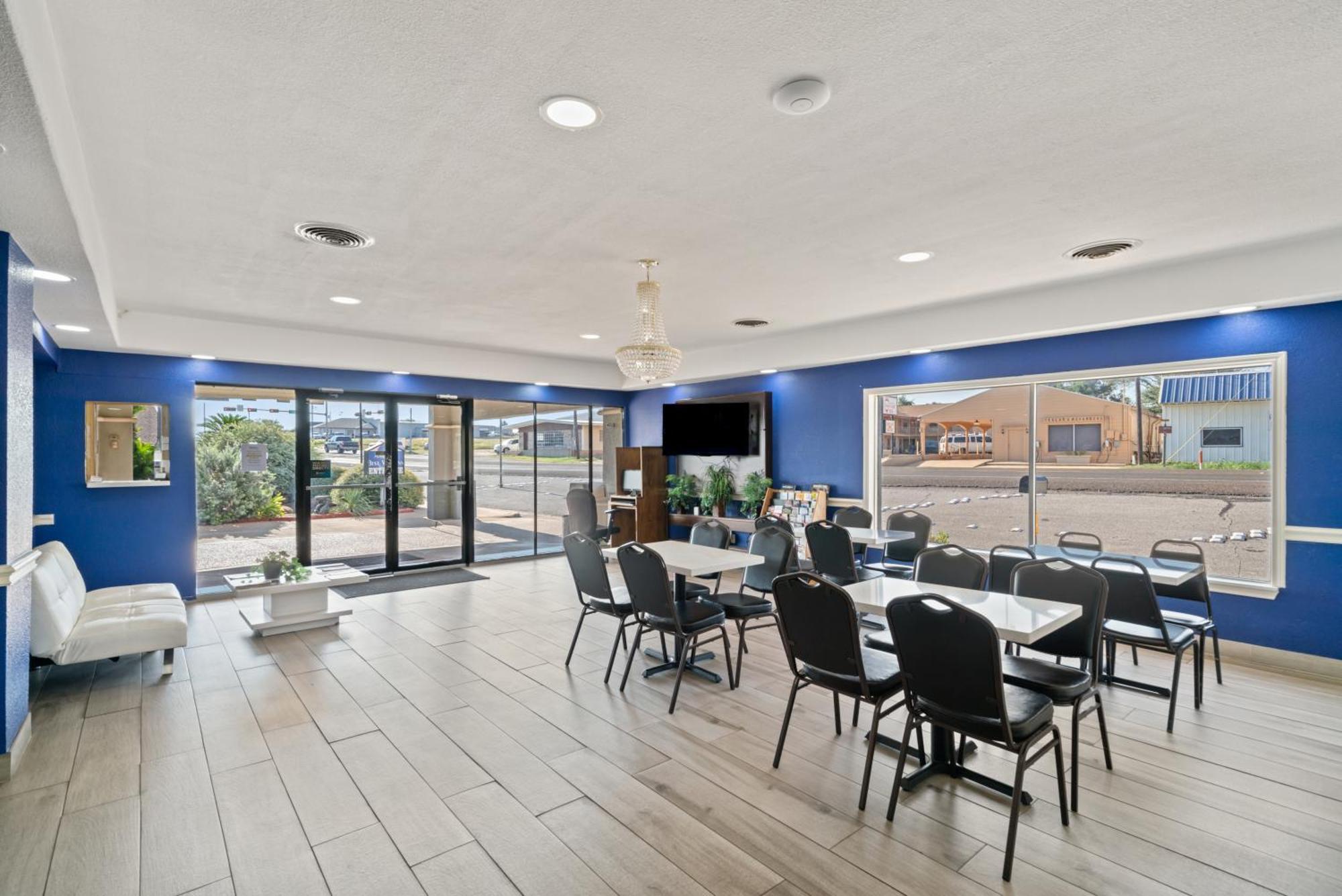Americas Best Value Inn & Suites Бренем Екстер'єр фото