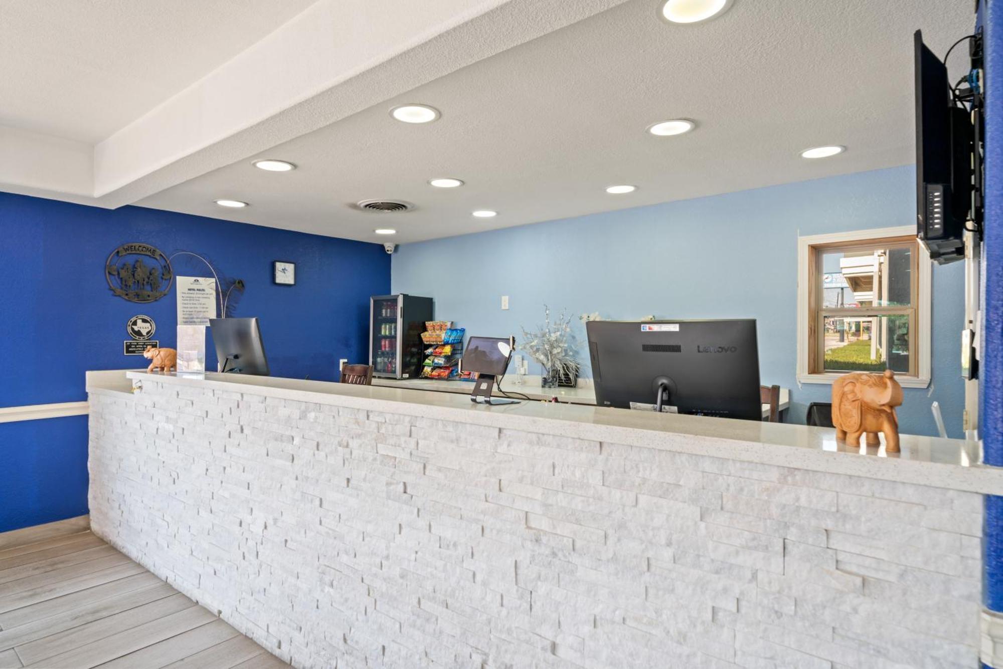 Americas Best Value Inn & Suites Бренем Екстер'єр фото