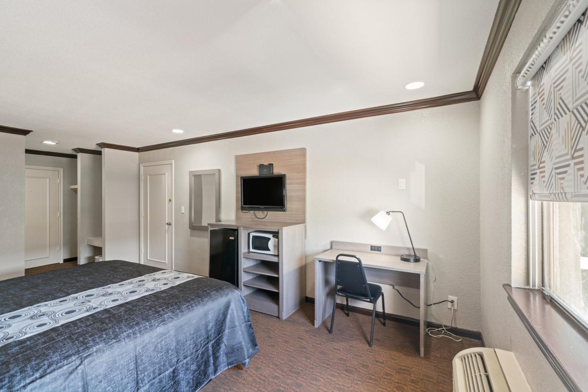Americas Best Value Inn & Suites Бренем Екстер'єр фото
