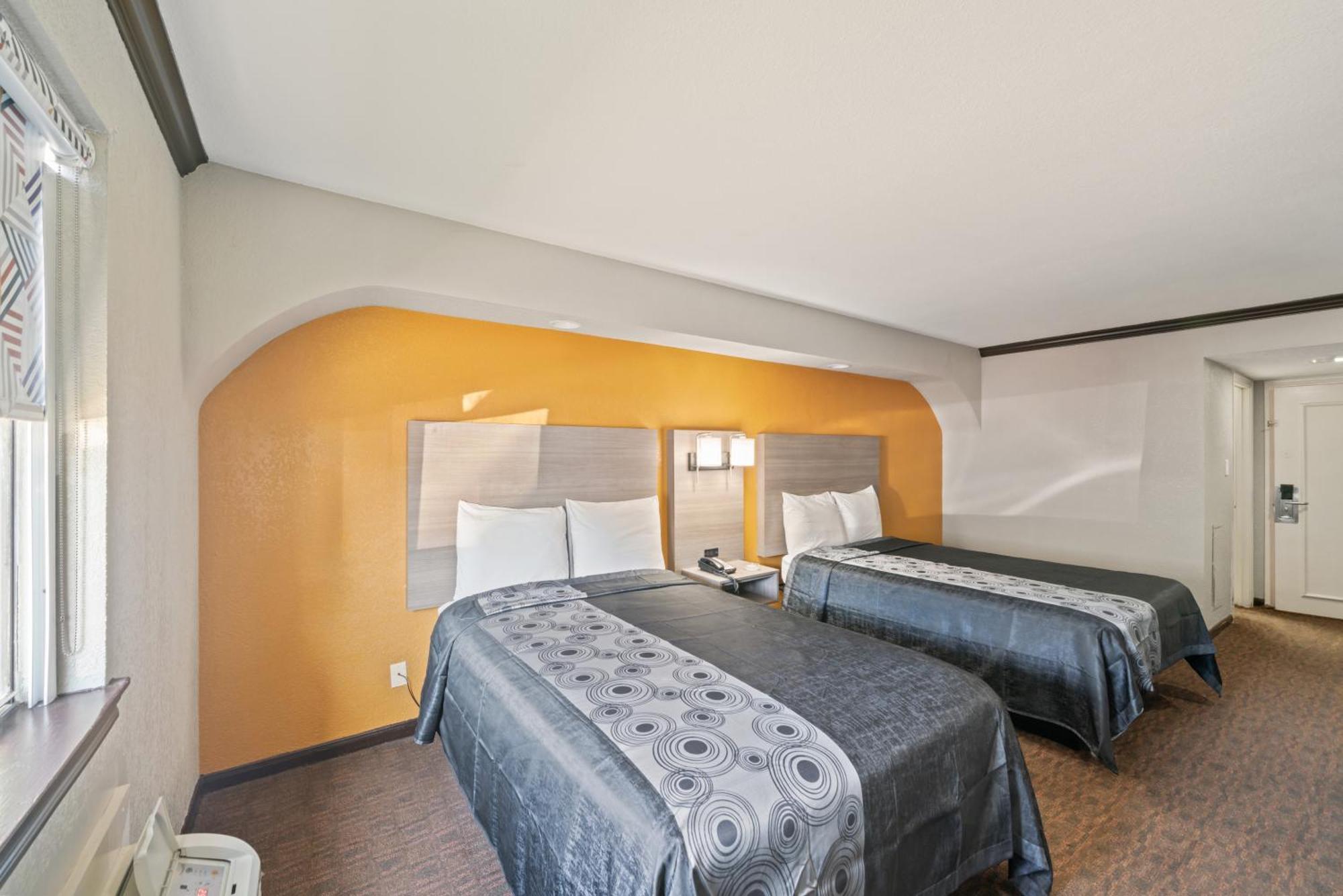 Americas Best Value Inn & Suites Бренем Екстер'єр фото
