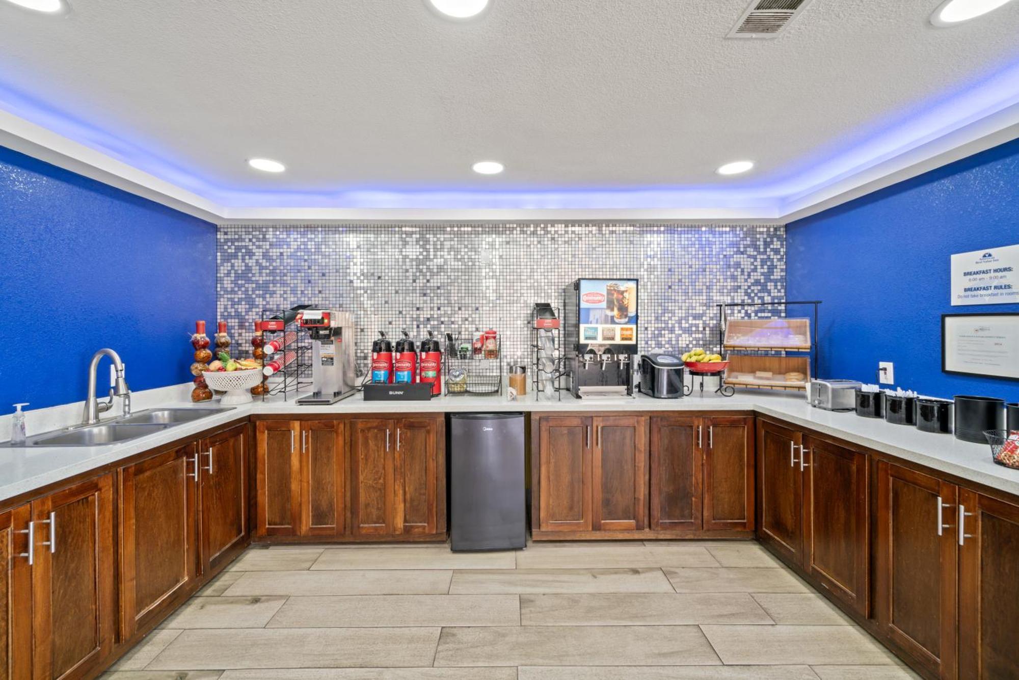 Americas Best Value Inn & Suites Бренем Екстер'єр фото