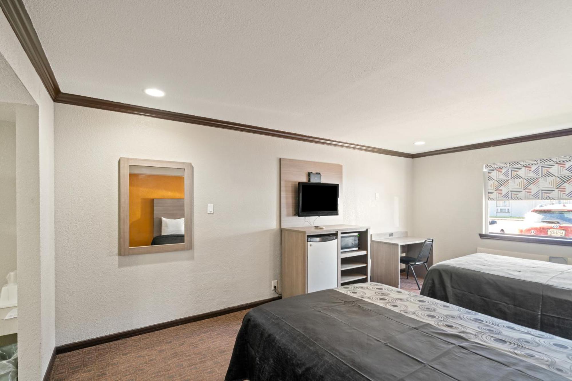 Americas Best Value Inn & Suites Бренем Екстер'єр фото
