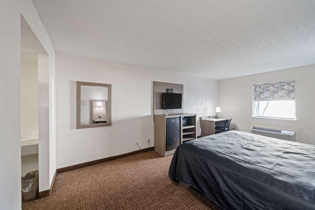 Americas Best Value Inn & Suites Бренем Номер фото