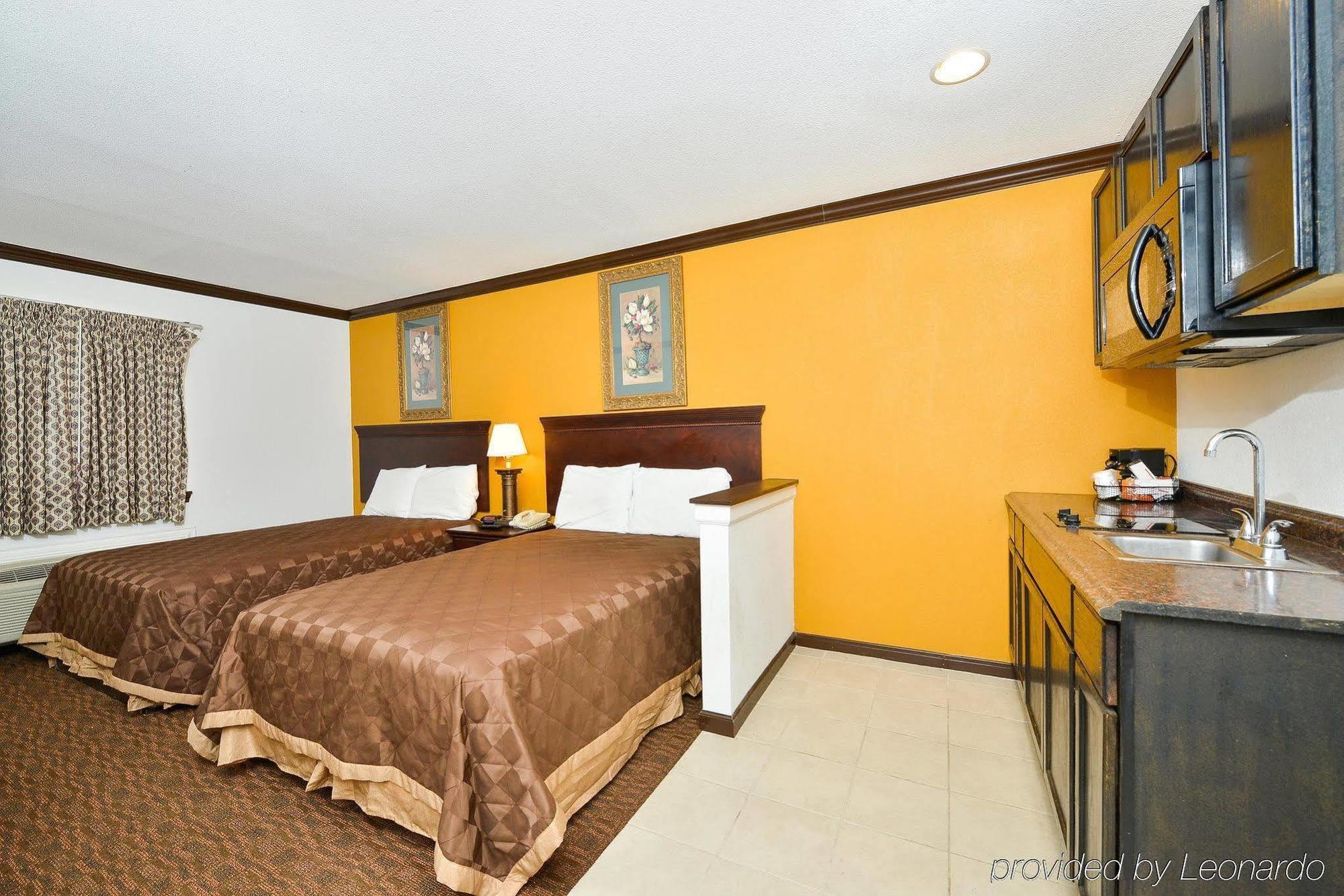 Americas Best Value Inn & Suites Бренем Екстер'єр фото
