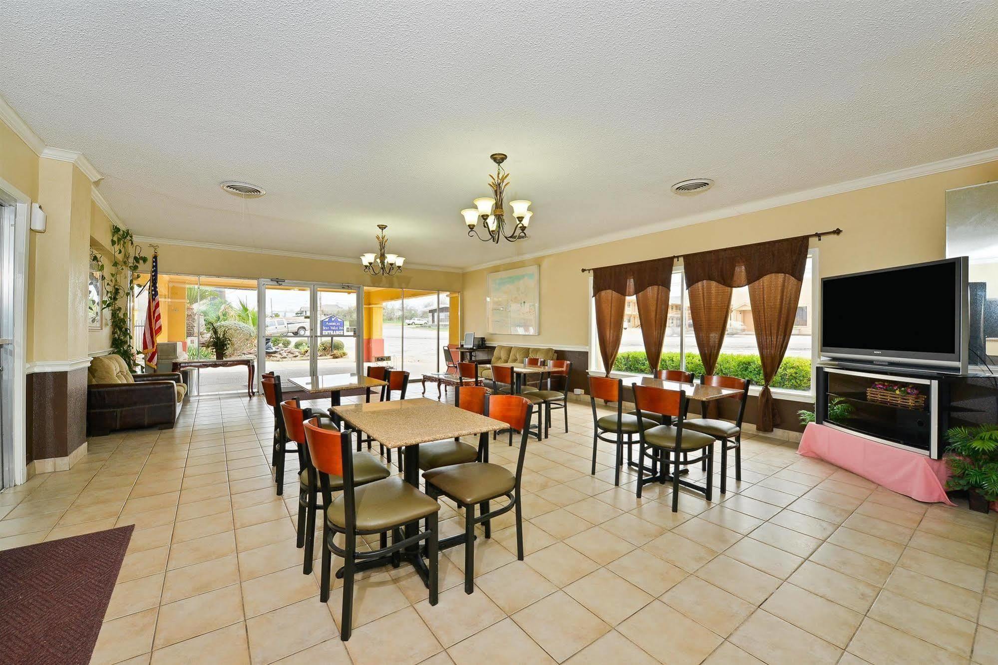 Americas Best Value Inn & Suites Бренем Екстер'єр фото