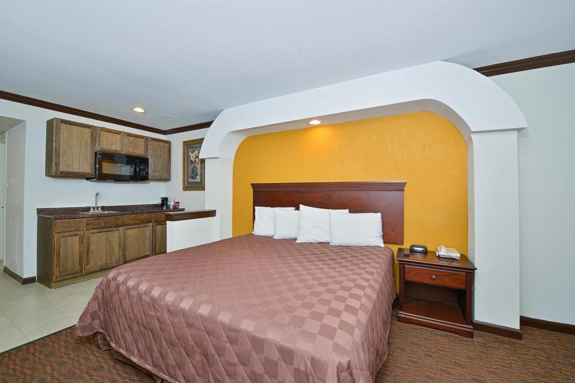 Americas Best Value Inn & Suites Бренем Екстер'єр фото